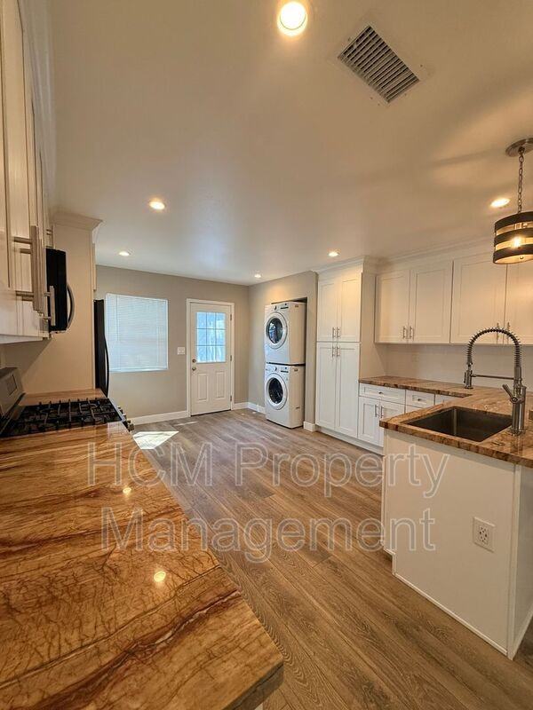 874 N Orange St #874 - Photo 5 of 15