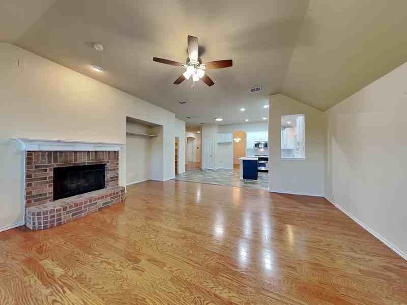 1032 Bending Oak Dr - Photo 2 of 18