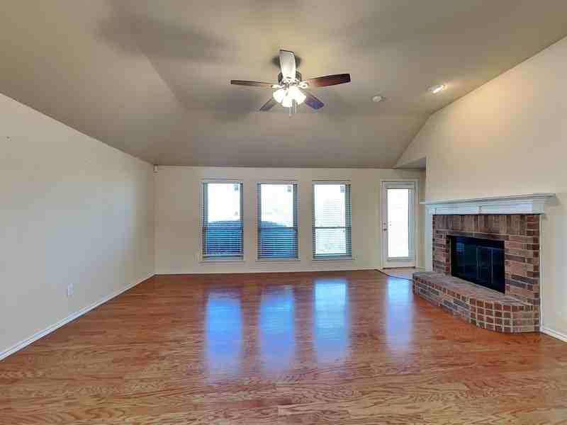 1032 Bending Oak Dr - Photo 3 of 18