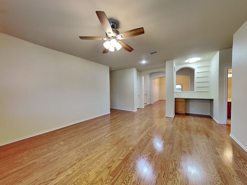 1032 Bending Oak Dr - Photo 4 of 18