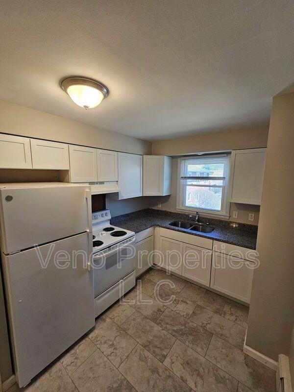 9/11/13 Village Dr. #18 - Photo 2 of 12