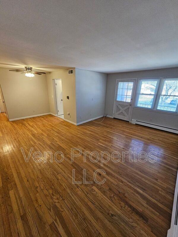 9/11/13 Village Dr. #18 - Photo 4 of 12