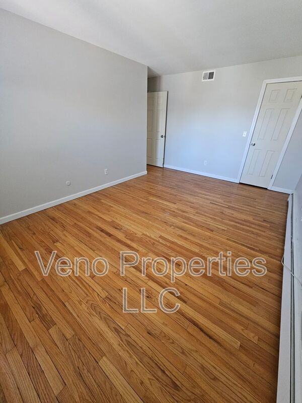 9/11/13 Village Dr. #18 - Photo 7 of 12