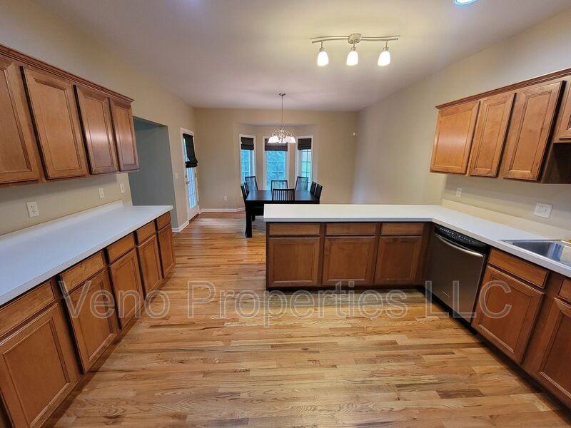 16 Secretariat Ln - Photo 4 of 27