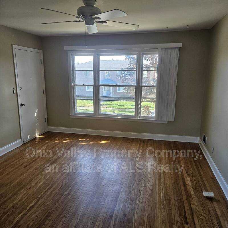 2910 Abigail Dr - Photo 3 of 9