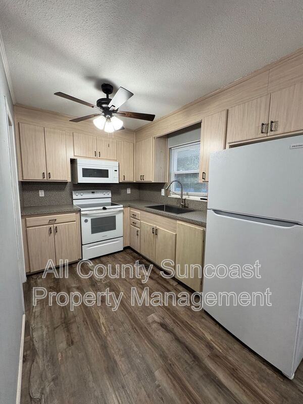 208 Ne Rowena St - Photo 4 of 12