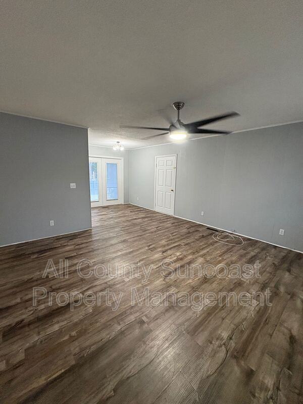 208 Ne Rowena St - Photo 5 of 12