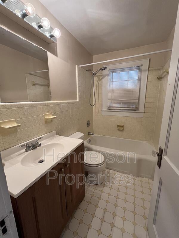 135 Bradford Dr - Photo 4 of 6