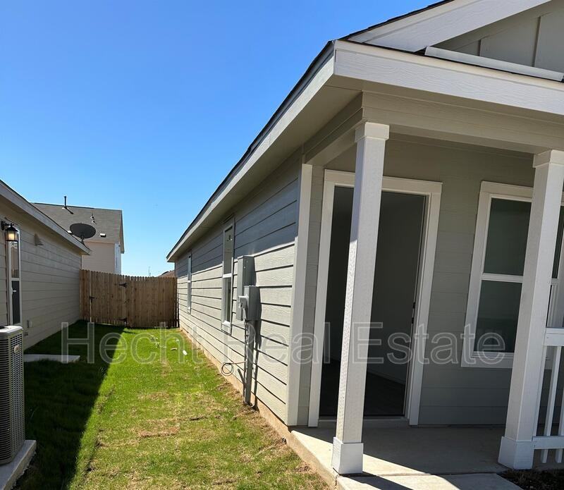 5813 Texas Spur - Photo 3 of 38