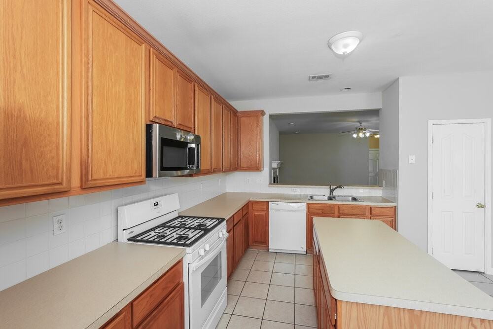 2908 Bourbon St - Photo 3 of 16