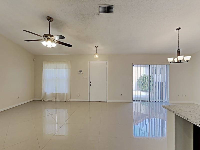 1424 Drayton Ct - Photo 2 of 24