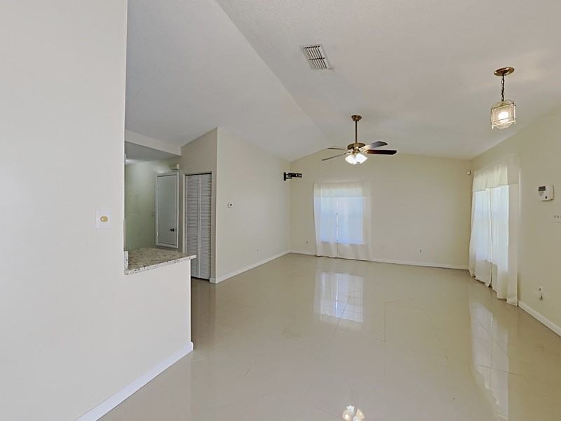 1424 Drayton Ct - Photo 3 of 24