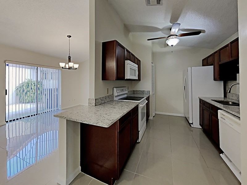 1424 Drayton Ct - Photo 5 of 24