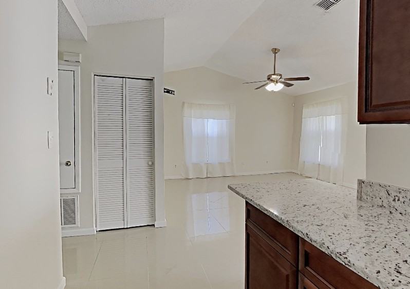 1424 Drayton Ct - Photo 6 of 24