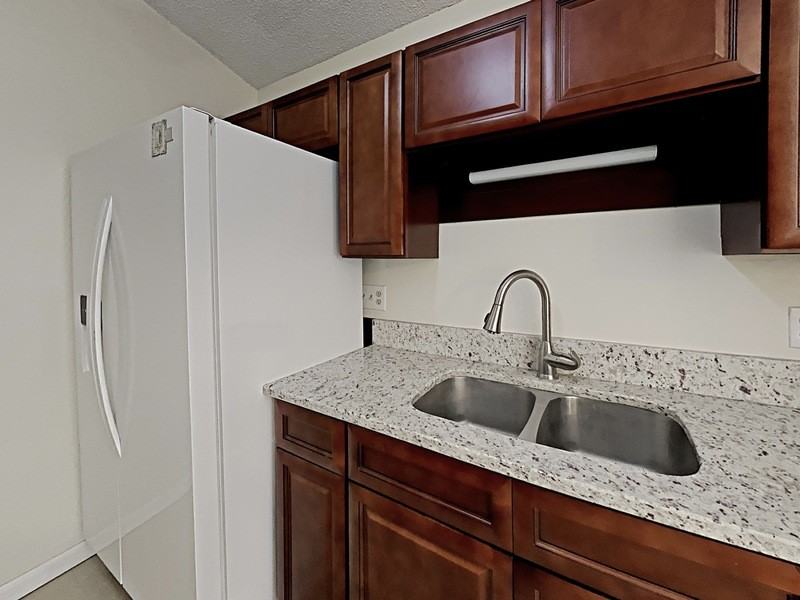 1424 Drayton Ct - Photo 7 of 24