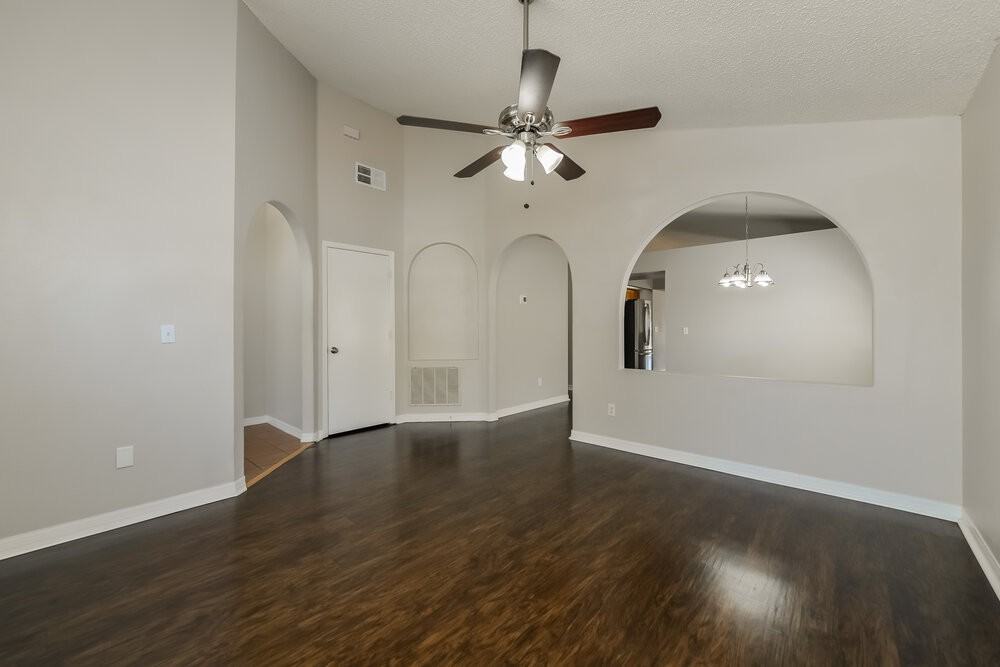 16444 Coopers Hawk Ave - Photo 4 of 16