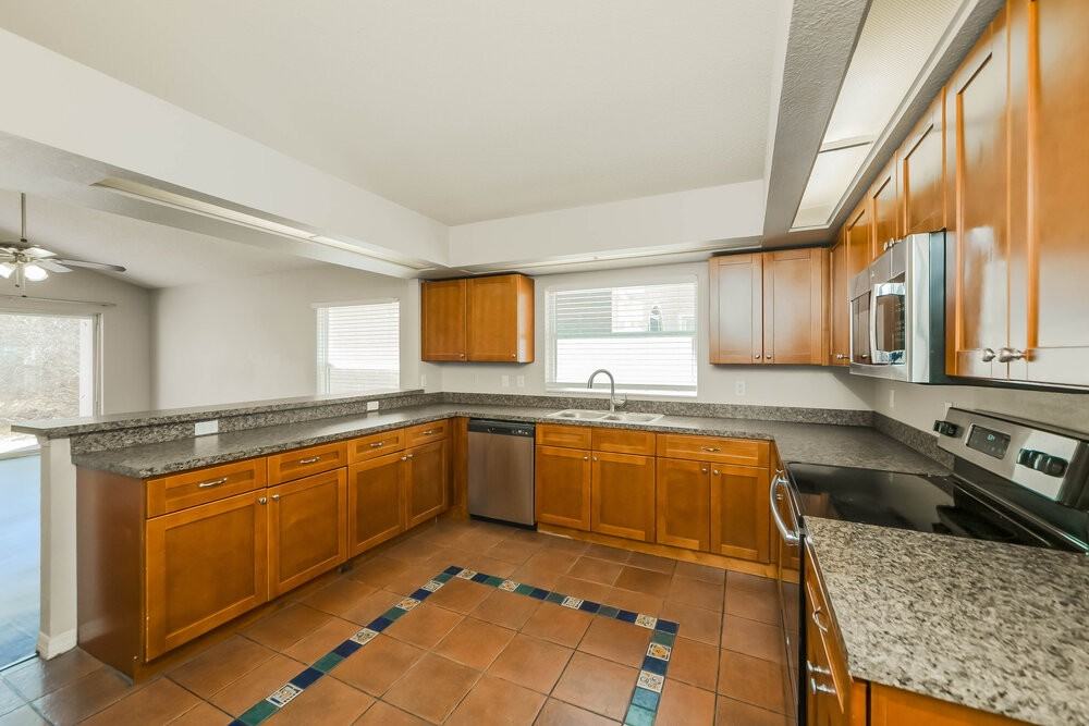 16444 Coopers Hawk Ave - Photo 6 of 16