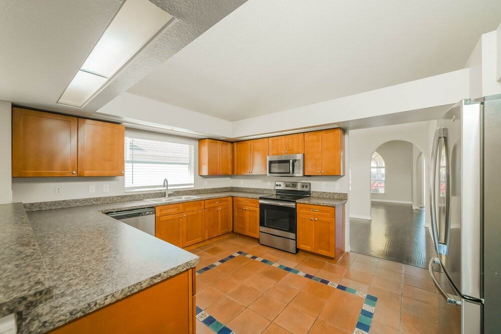 16444 Coopers Hawk Ave - Photo 7 of 16