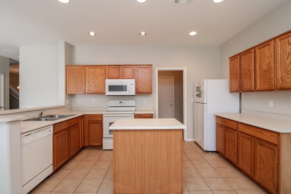 2205 N 91st Gln - Photo 5 of 15