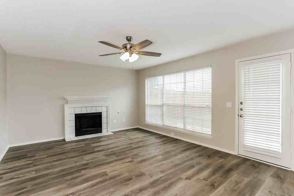 1631 Chapman St - Photo 5 of 20