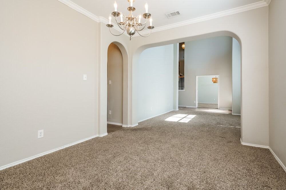 925 Trailwood Dr - Photo 6 of 17