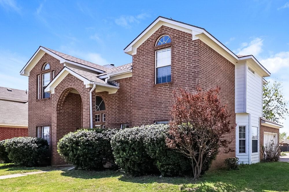 1723 Country Crest Ln - Photo 4 of 17