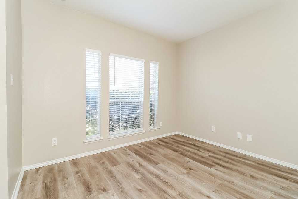 1723 Country Crest Ln - Photo 5 of 17