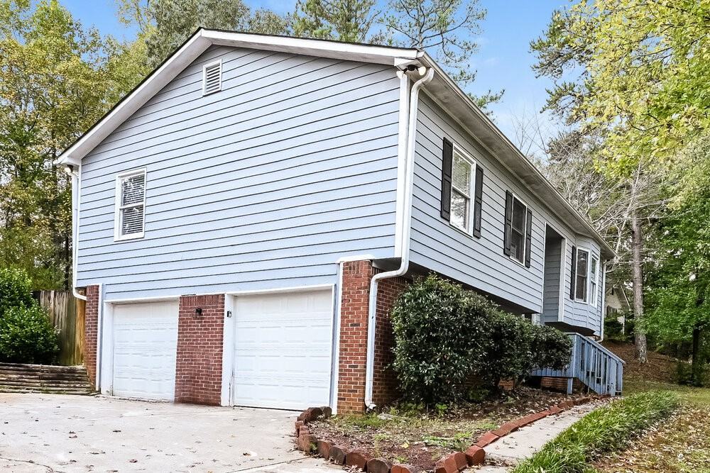 1411 Hillside Pl Se - Photo 4 of 20