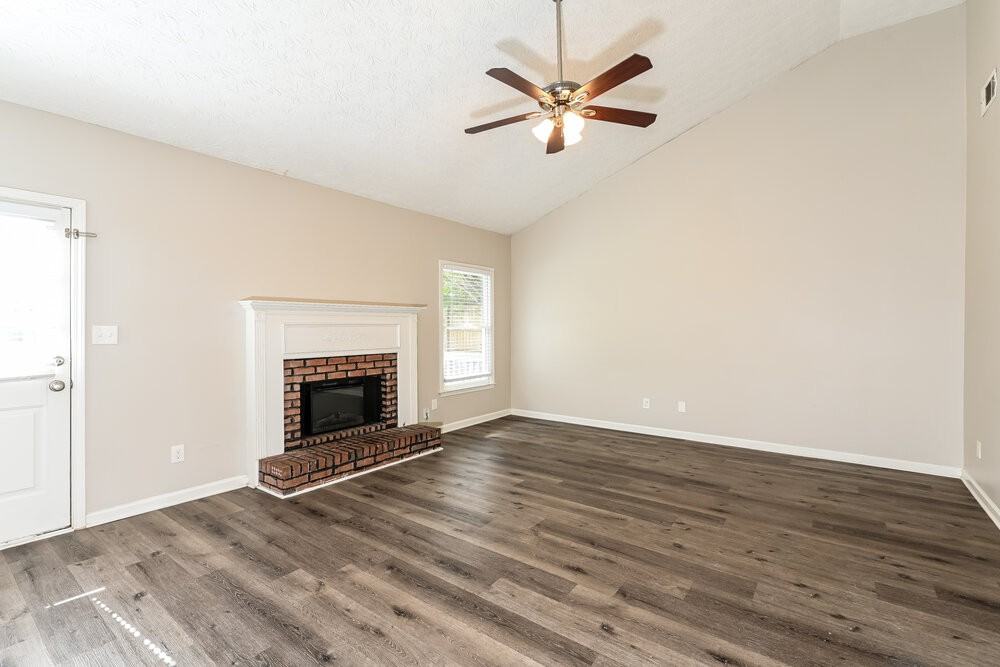 1411 Hillside Pl Se - Photo 7 of 20