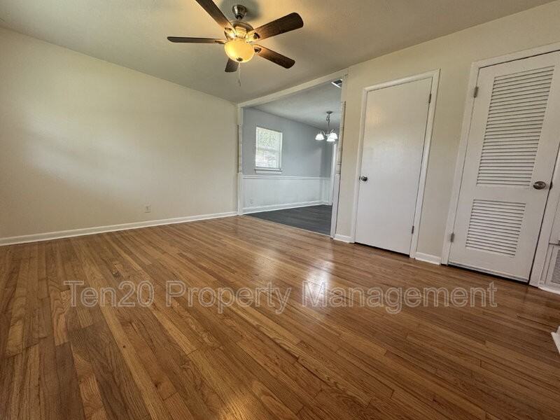 302 26th St - Photo 3 of 13