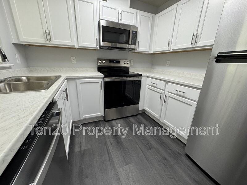 302 26th St - Photo 5 of 13