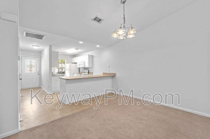 130 Bennington Ln - Photo 4 of 17
