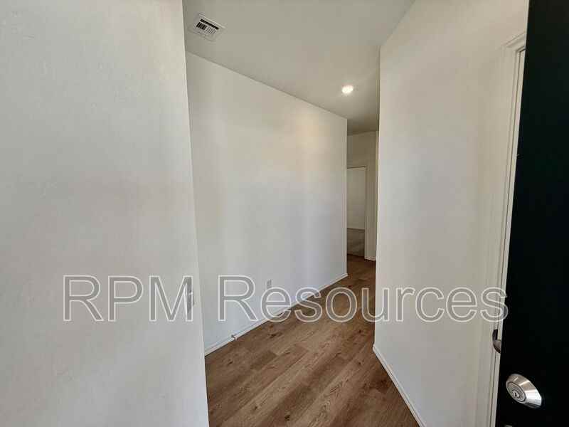 10401 Little Blue Ln - Photo 6 of 30