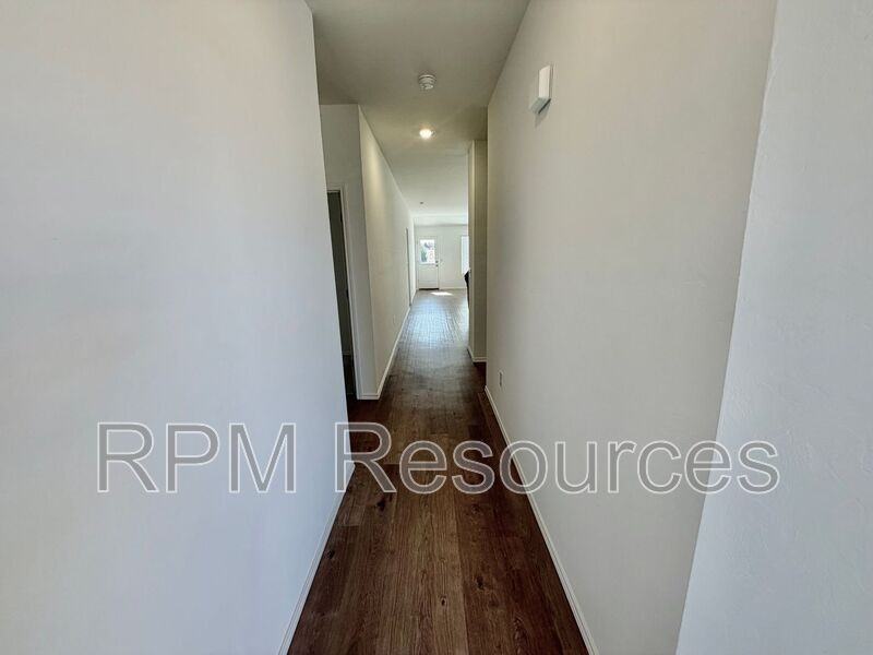 10401 Little Blue Ln - Photo 7 of 30