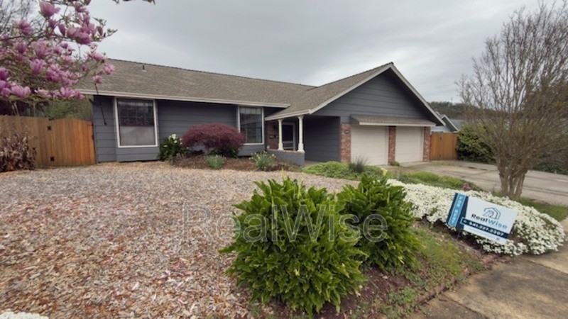 2240 Nw Cabrillo Ct - Photo 2 of 45