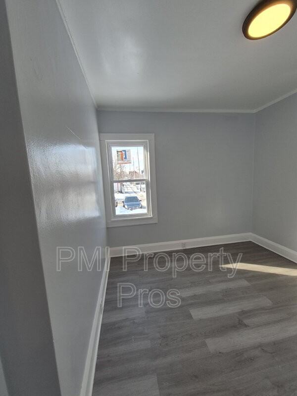 2517 W Hadley St - Photo 4 of 22