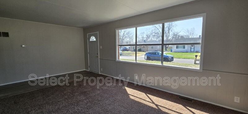 536 Royalton Dr - Photo 4 of 19