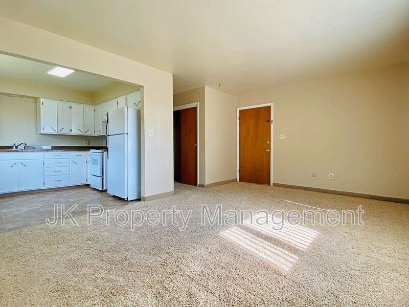 2100 4th St Ne #2 - Photo 2 of 11