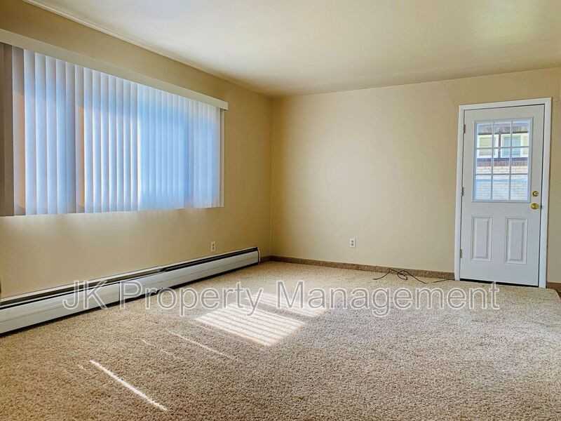 2100 4th St Ne #2 - Photo 3 of 11