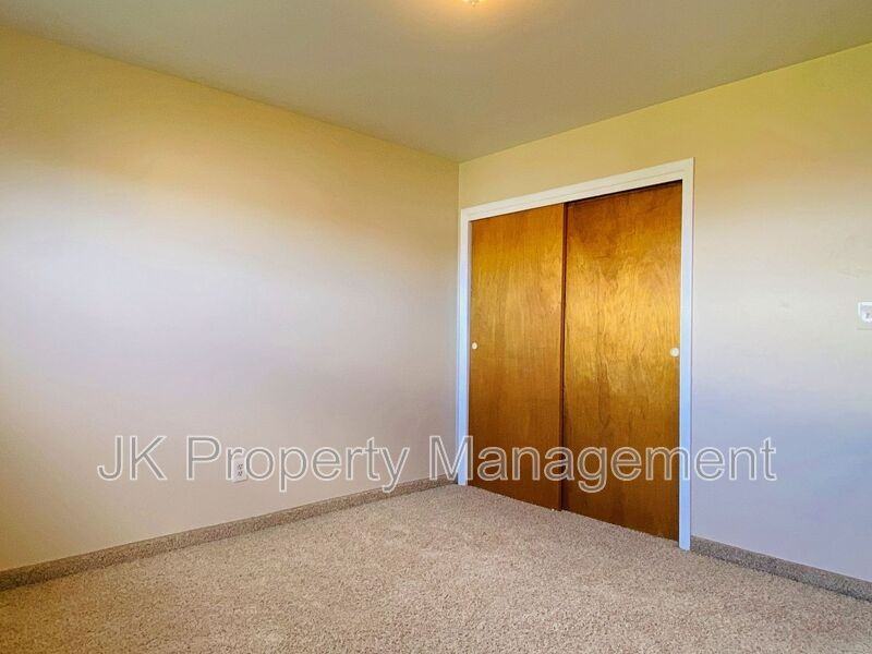 2100 4th St Ne #2 - Photo 7 of 11