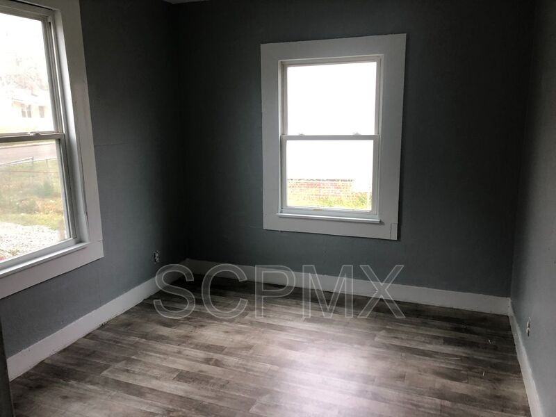 2652 Lawrence St - Photo 2 of 6