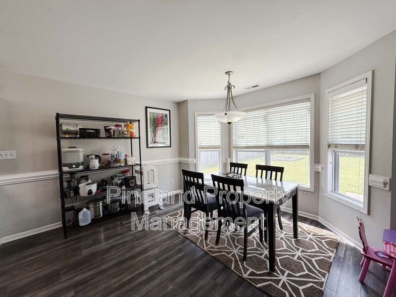 1445 Kershaw Loop - Photo 4 of 17