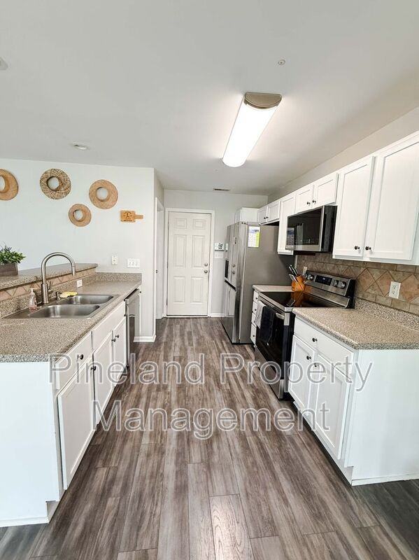 1445 Kershaw Loop - Photo 7 of 17