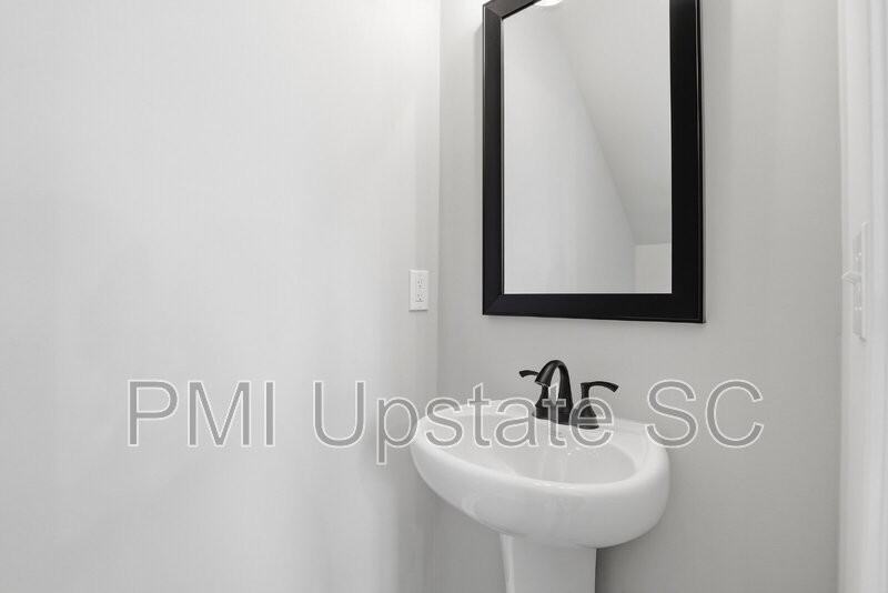 107 Virginia Ave - Photo 3 of 26