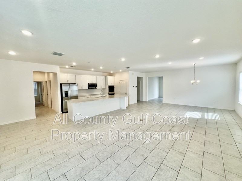 2218 Citrus Breeze Dr - Photo 2 of 17