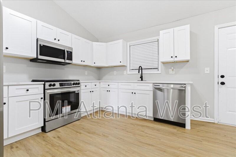 5876 Old Wellborn Trce - Photo 2 of 21