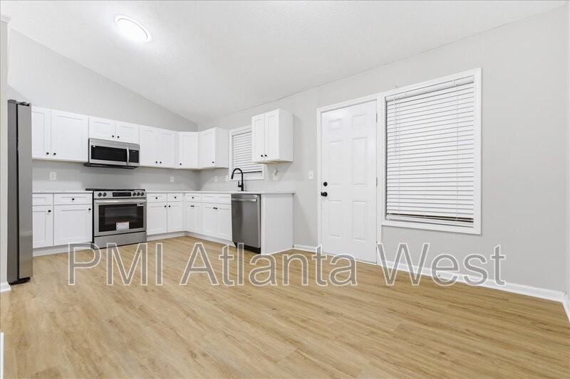 5876 Old Wellborn Trce - Photo 4 of 21