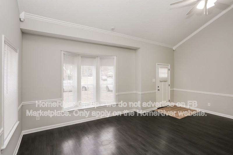 5910 Garden Walk E - Photo 4 of 16