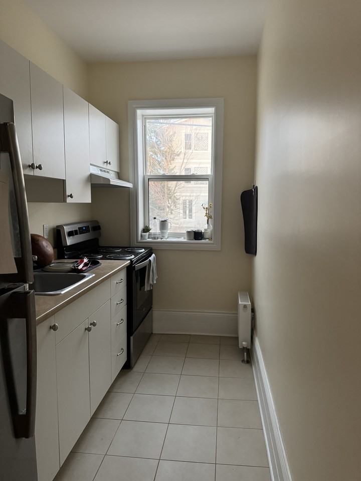 135 Concord Street South #3 - Photo 4 of 9