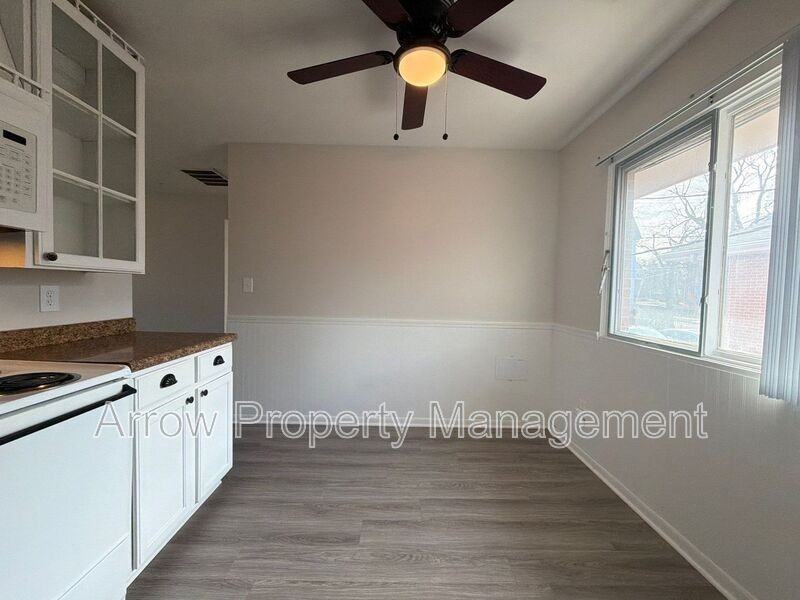 1444 S 20th St - Photo 5 of 10